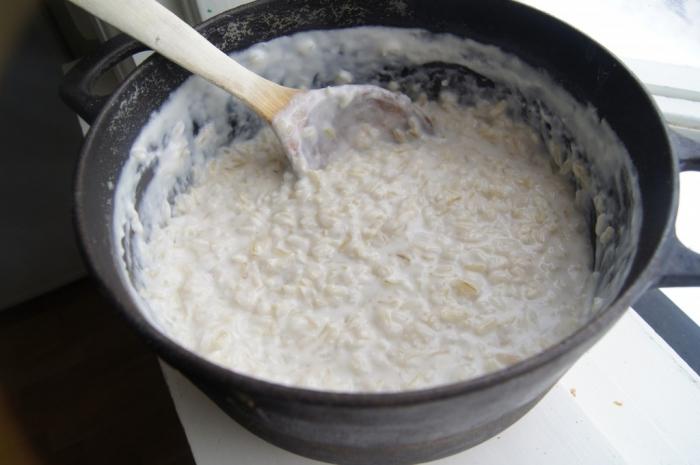 मल्टीवीर्क में दूध दलिया चावल - स्वादिष्ट, त्वरित और आसान