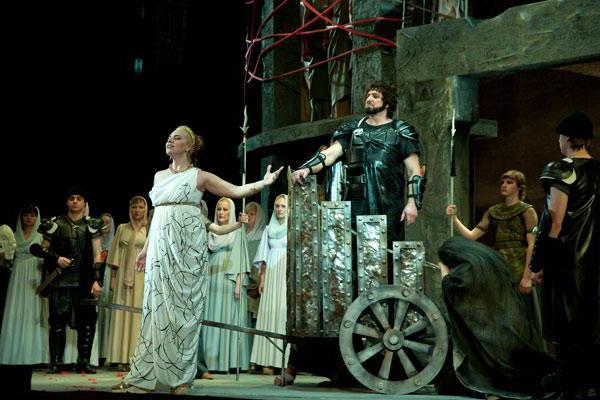 ओपेरा और बैले थियेटर (सेराटोव): थिएटर, प्रदर्शनों की सूची, मंडली, समीक्षाओं के बारे में