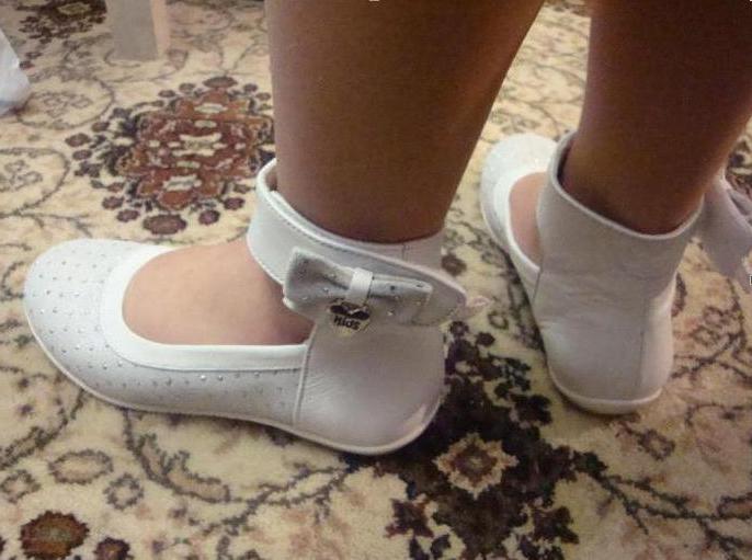 Tiflani बच्चों के जूते आपके बच्चे की स्वास्थ्य की गारंटी देते हैं