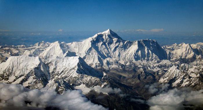 एवरेस्ट पर चढ़ाई कितनी है? टूर की विशेषताएं और पर्यटक समीक्षा