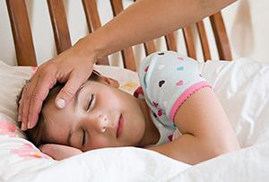 एक बच्चे में संक्रमित मोनोन्यूक्लिओसिस: लक्षण और उपचार